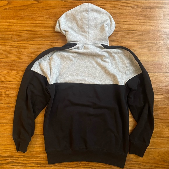 H&M Gray and Black Hoodie - Picture 4 of 7